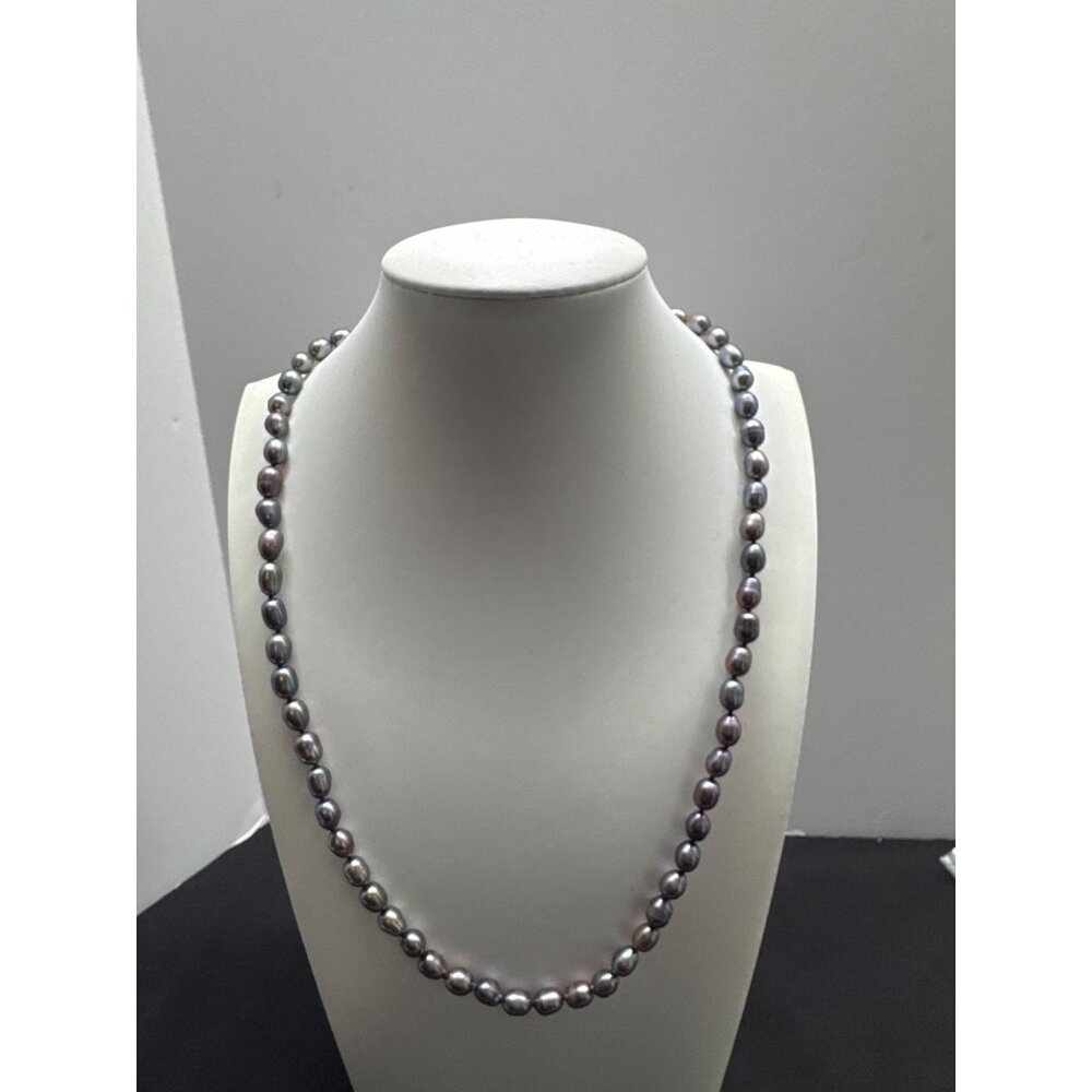 Vintage Gray Pearl Necklace With Gold-Plated Ornate Clasp 18 Inches